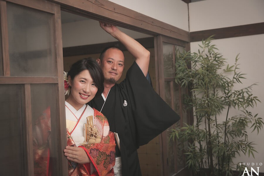渋く、かっこいい和装屋内庭園